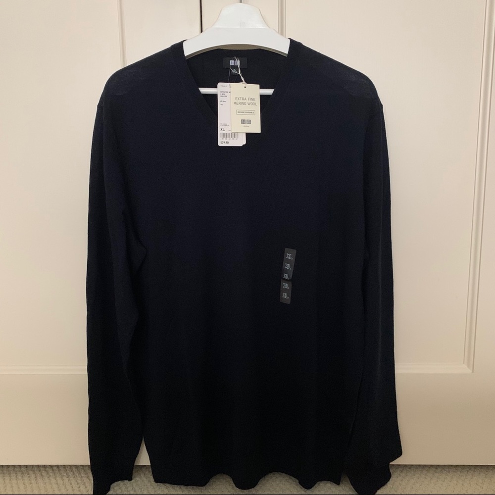 Uniqlo Men V-Necks extra fine merino wool sweater